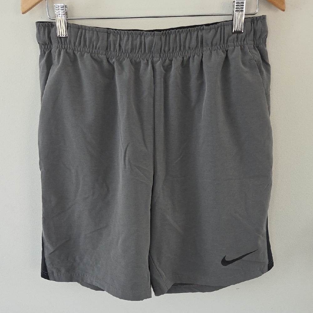 Nike Men's Dri-fit Gray And Black Athletic Shorts